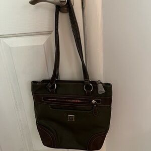 Stone mountain USA Hampton tote
Front  and rear exterior zip